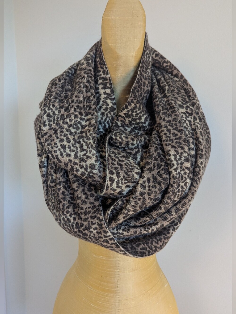 ​Danier Leopard Print Infinity Scarf – Cozy & Chic